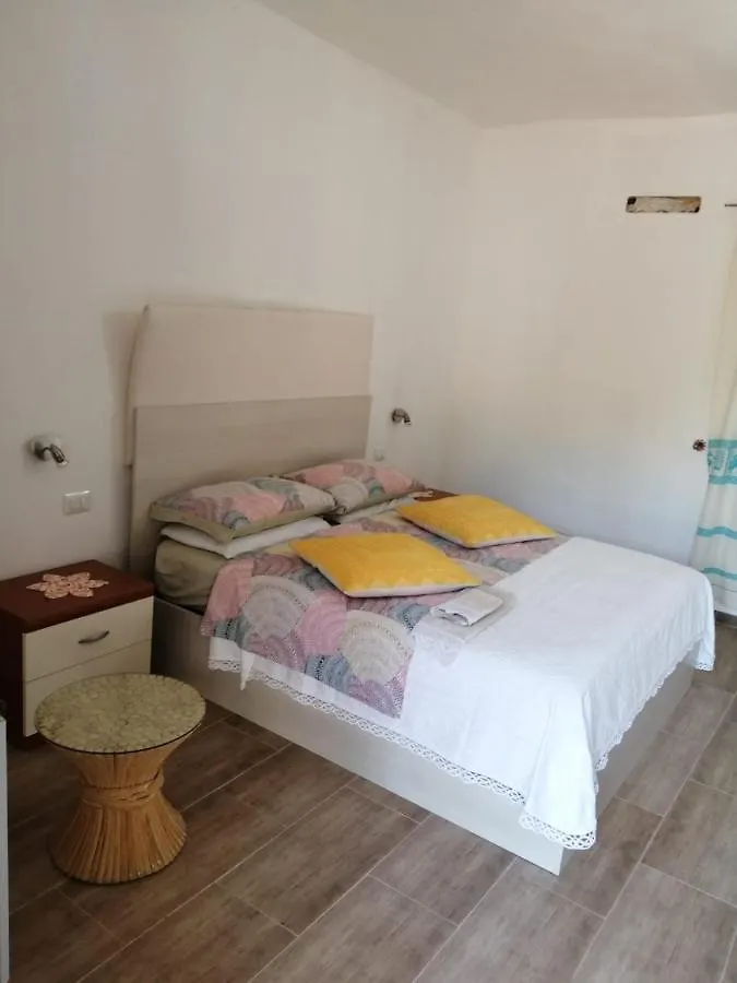 Elia'S House Bed and Breakfast Padru